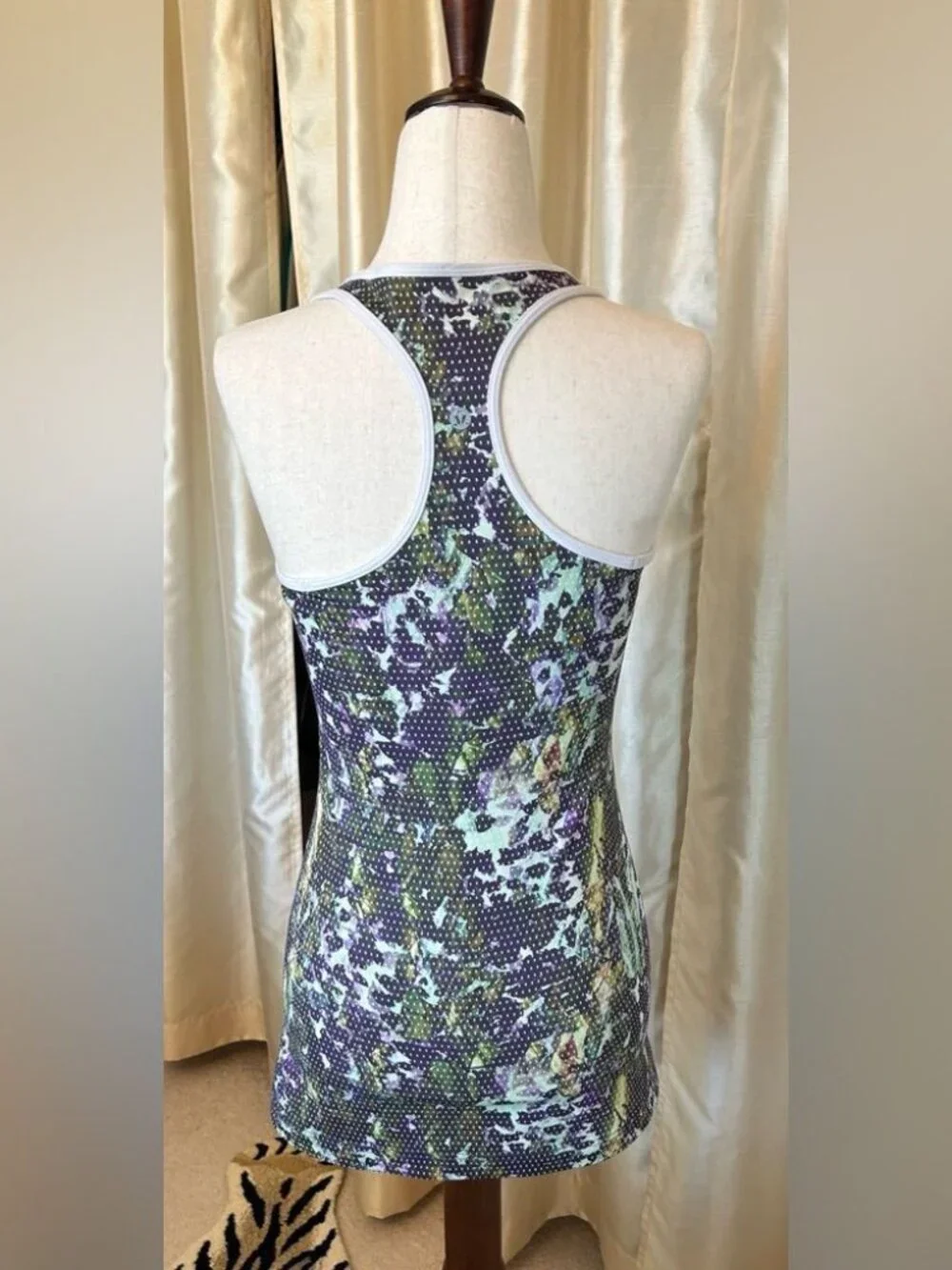 Lululemon Women’s Cool Racerback Tank Top in Floral Sport Design Size 2